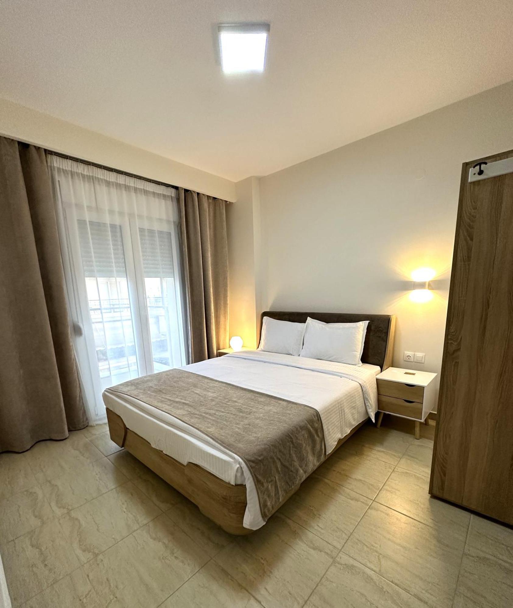Navarino Luxe Suites Peraía Exterior foto