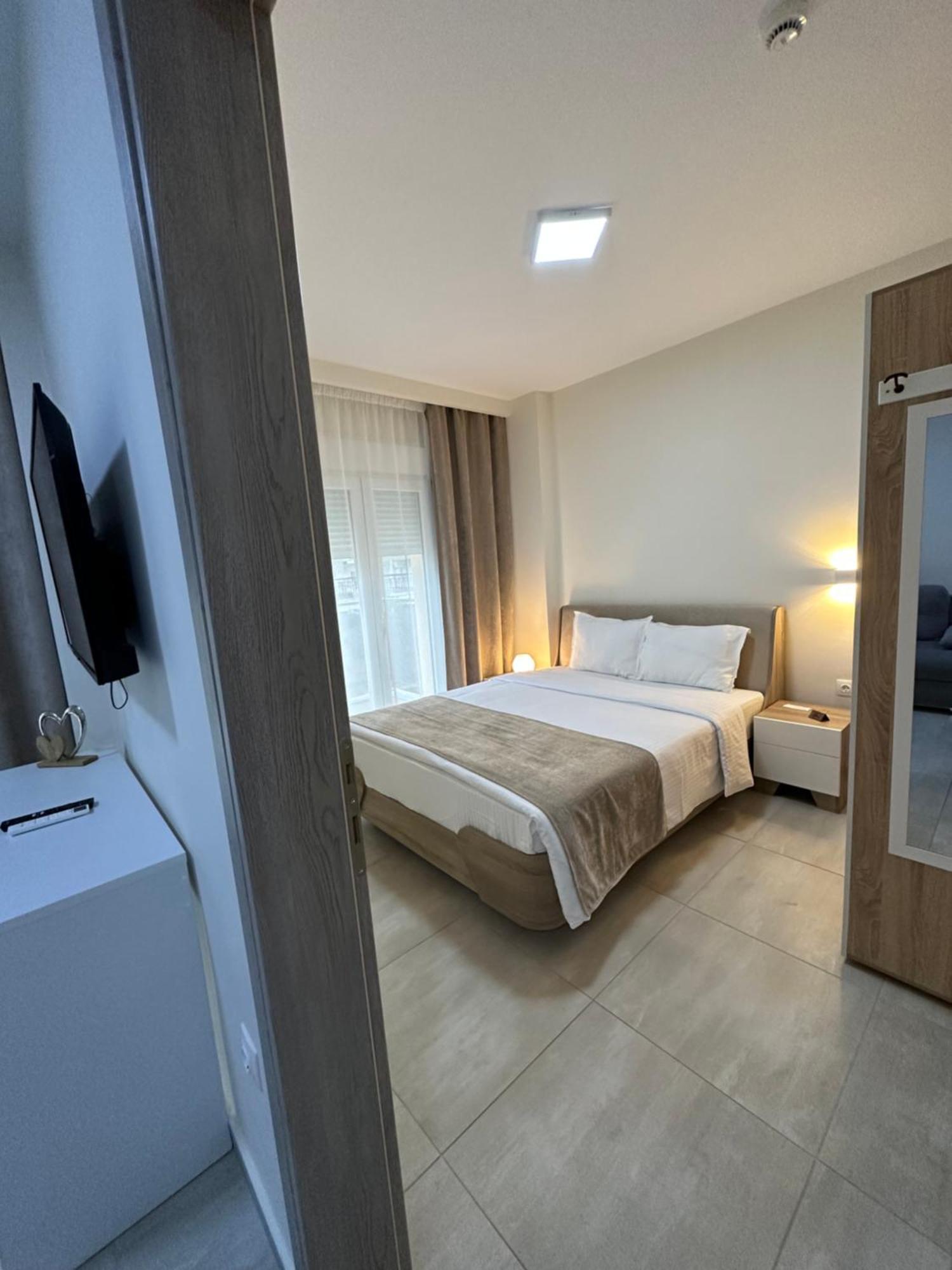 Navarino Luxe Suites Peraía Exterior foto