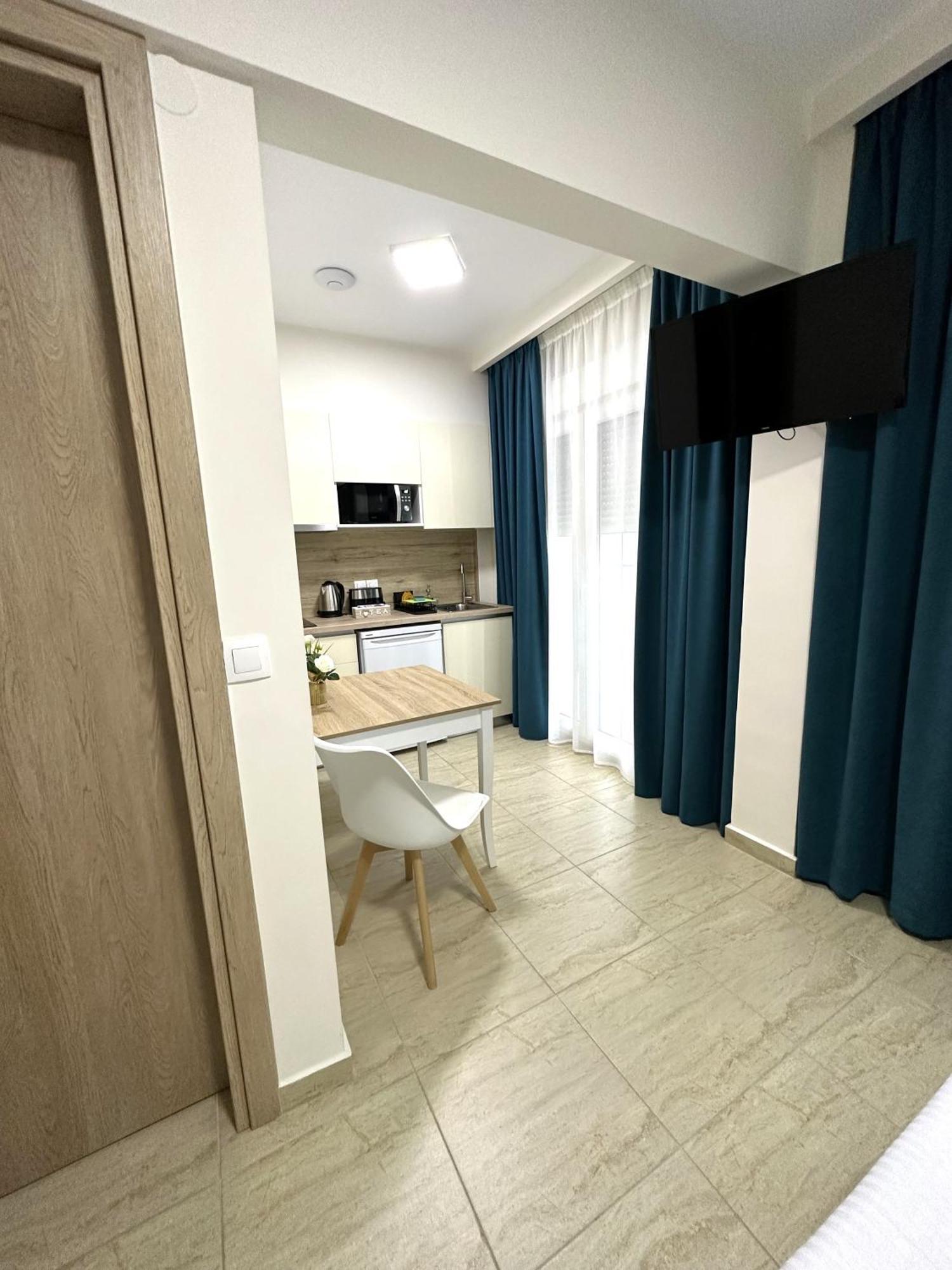 Navarino Luxe Suites Peraía Exterior foto